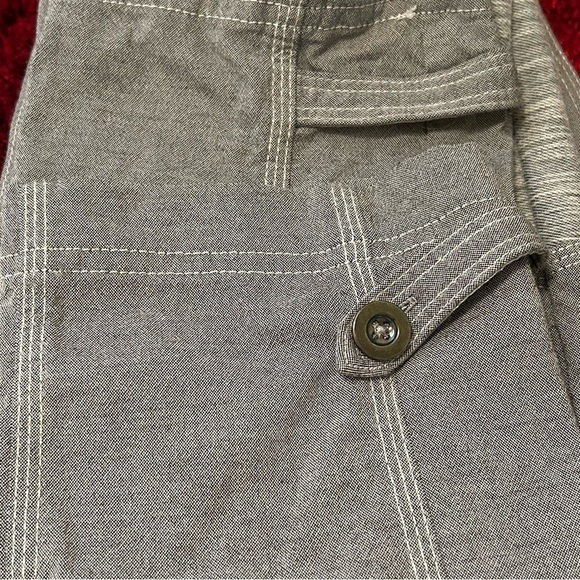 Lululemon Pedal Power Cycling Button Pants in Gray | Size 8 - Picture 11 of 13